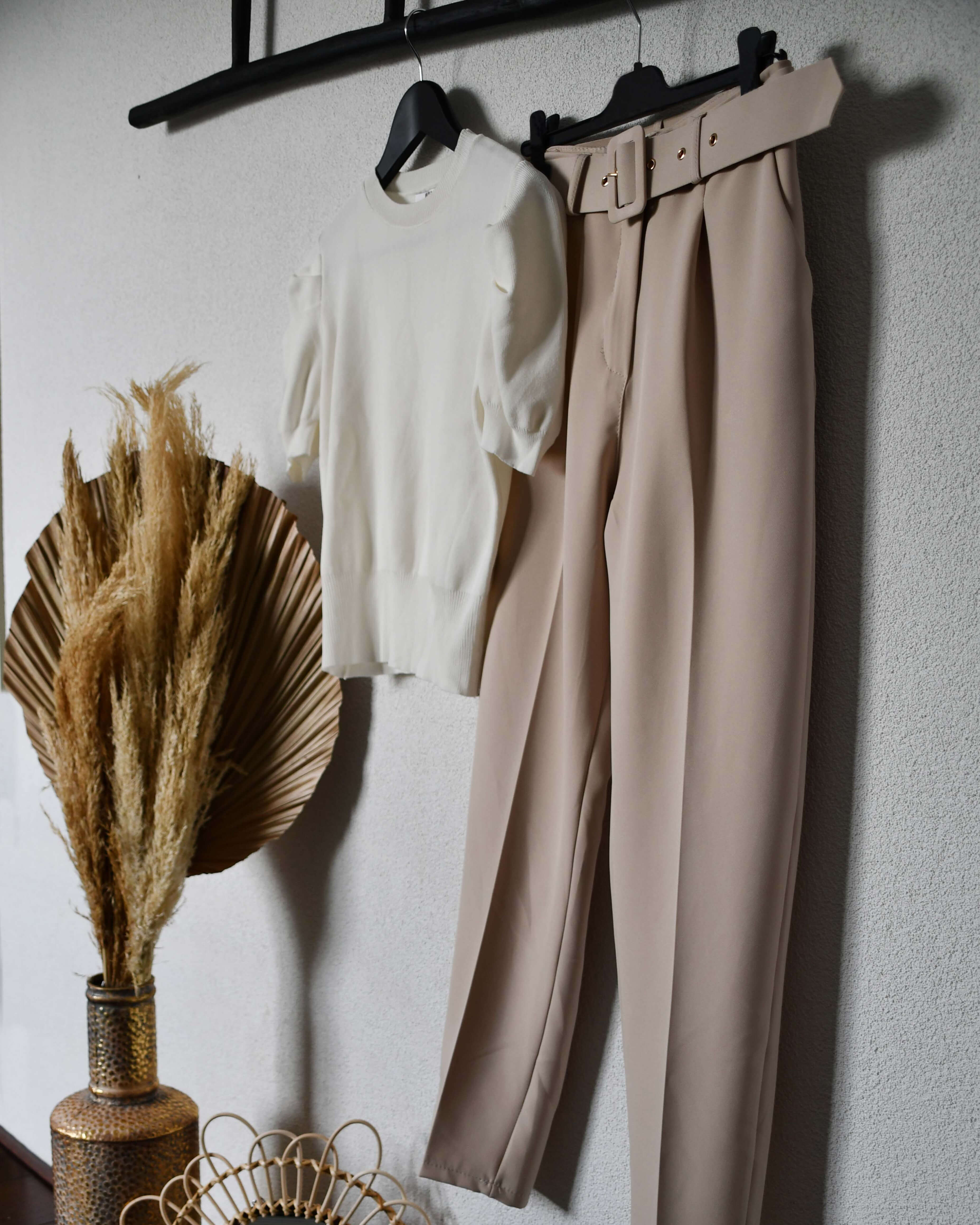 Beige pantalon met riem